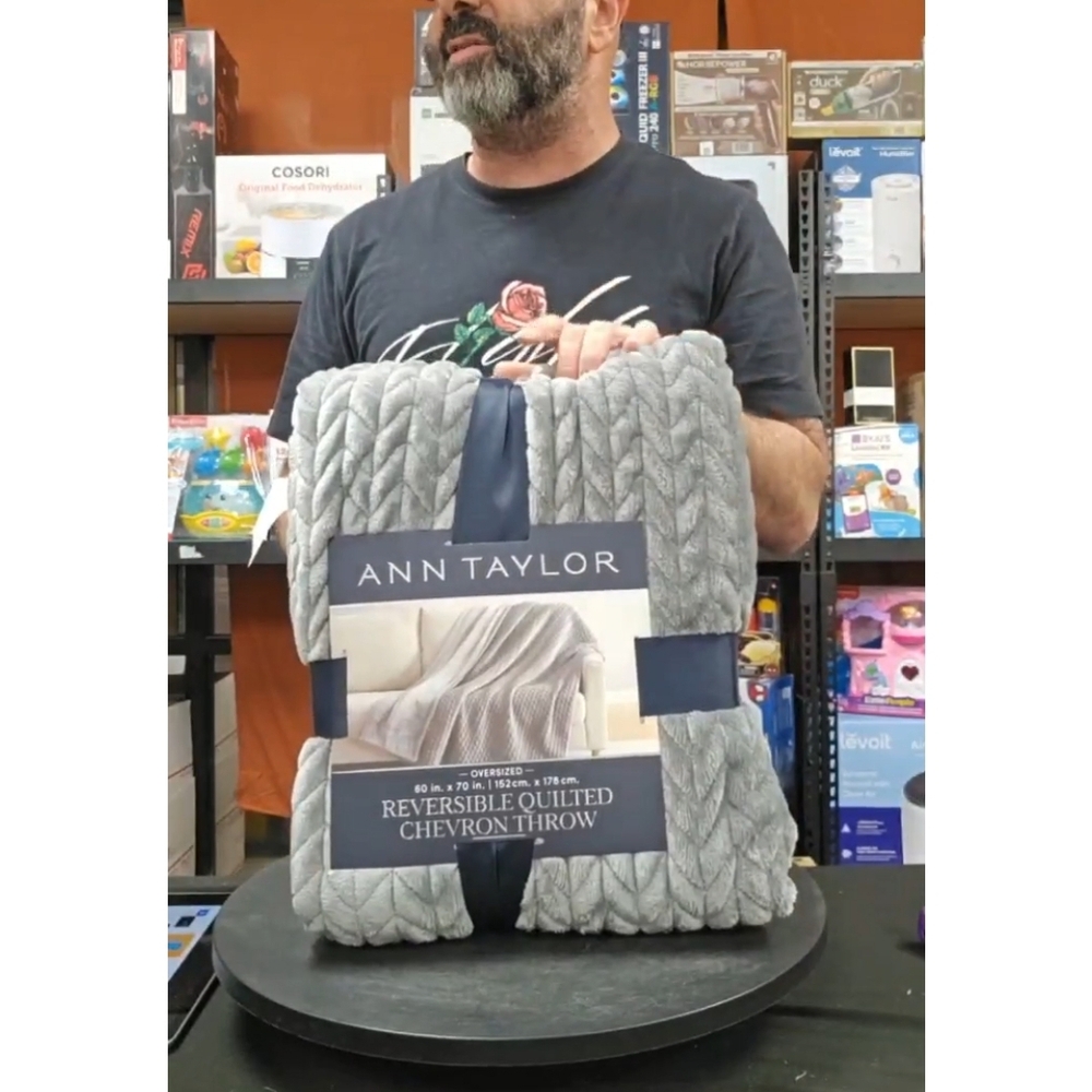 Ann Taylor Men's Gray Quilted Chevron Throw